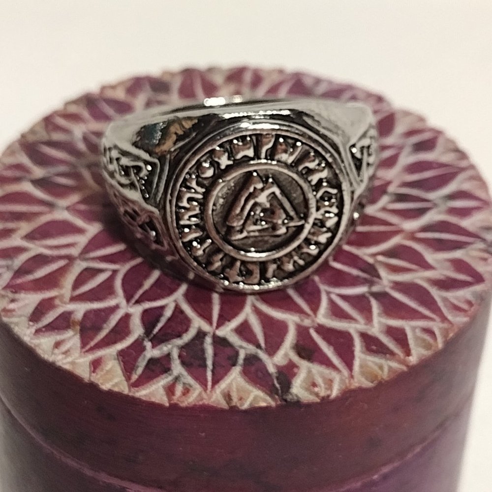 🌟 Valknut Signet Ring